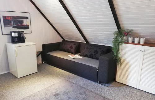 Modern eingerichtetes Zimmer - Foto 8