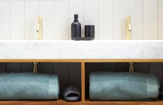 Beautiful old bank in Bakewell - Photo 6