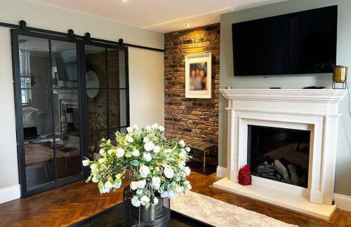 Manchester Luxury Country House Close To The City With Hot Tub & BBQ Fire Pit. - Foto 7