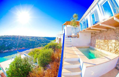 Seafront Villa Bellavista with heated pool by DadoVillas - Foto 1