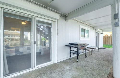 Waterfront Home with Deck and Pool in City-by-the-Sea - Foto 29