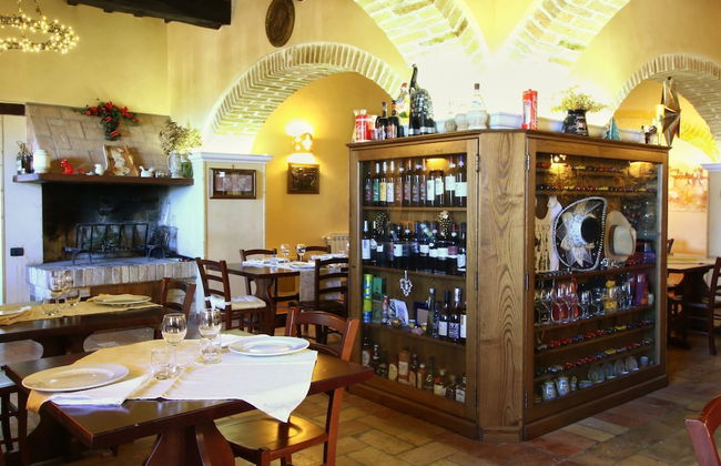 Beautiful Farmhouse with Hot Tub in Umbria - Photo 26