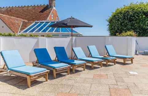 Rookley Farm Lodge Charming Manor Pool House with Heated Pool, Tennis Court & Gardens - Isle of Wight Rural Countryside Escape - Foto 47
