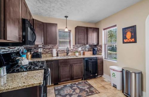 Cleveland 3 Bedroom, 10 Mins to Downtown - Foto 19