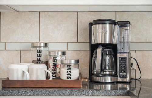 Benson's Cozy 3-BR Retreat with BBQ Grill - Photo 9