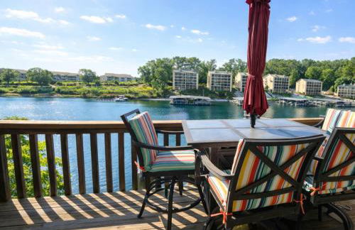 Sunshine and Roses Lakefront 1 Bed and 1 Bath Condo - Foto 13