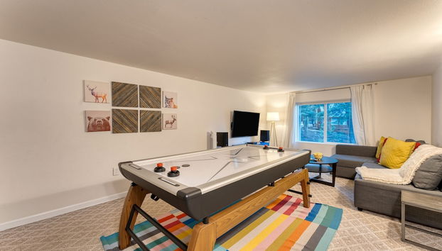 Golden Summit by Avantstay Stunning Secluded Cabin w Access to Tahoe Donner - Foto 5, Habitación
