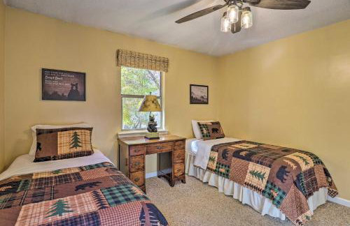 Creekside Retreat with Deck, 18 Miles to Wolf Ridge - Foto 20