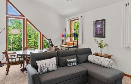 Maple Oasis by Avantstay Newly Built w/ Hot Tub, Game Room & Fire Pit - Foto 12