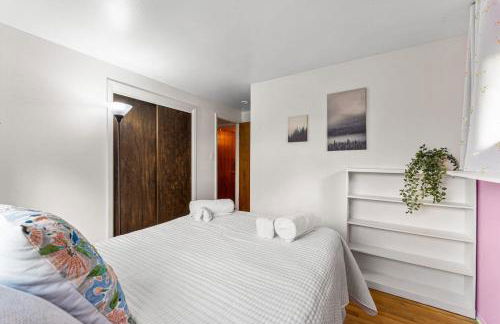 Spacious and Comfy Close to Everything Backyard - Foto 24