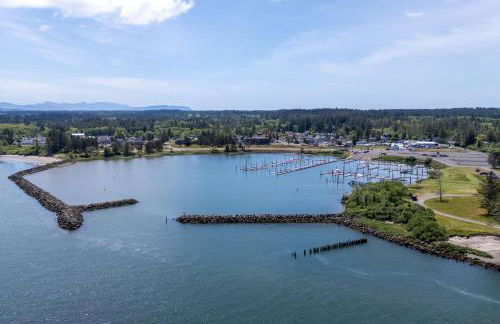 Columbia River Views Spacious Hammond Getaway! - Photo 38