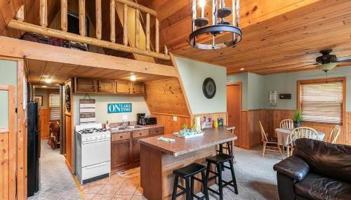 8 Mi to Dogwood Canyon Cozy Cabin with Deck - Foto 3