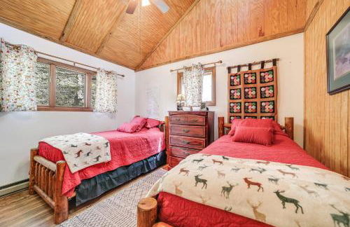 Spring Creekside Getaway at Whittier Cabin with Deck - Foto 13