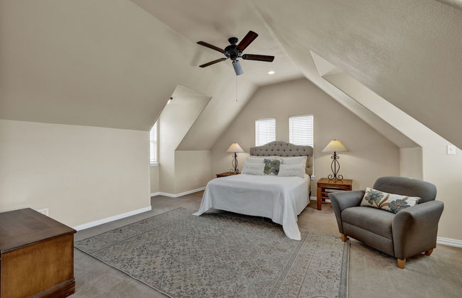 The Elizabeth Haus Upper Suite - Photo 2