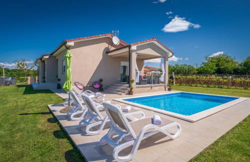 Family holiday house with private pool and playground - Foto 32