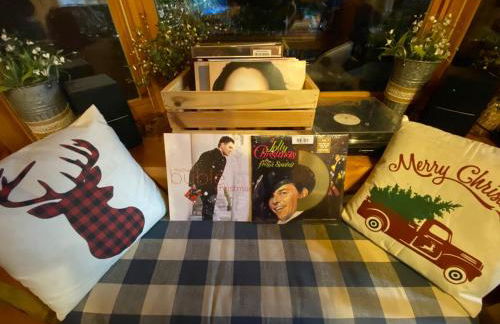 Boujee Bear Lodge - A Peaceful Cabin in the Woods - Photo 3