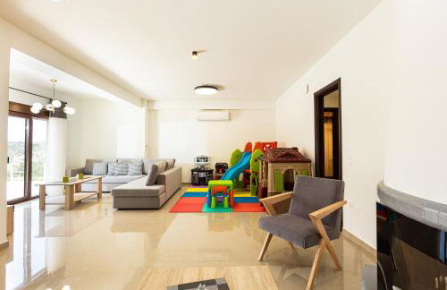 Promitheas Villa, with Pool & Heated Spa Whirlpool, By ThinkVilla - Foto 27