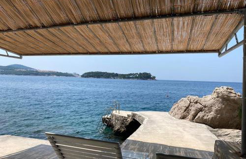 Charming Seafront Stay at Villa Mara - Photo 11