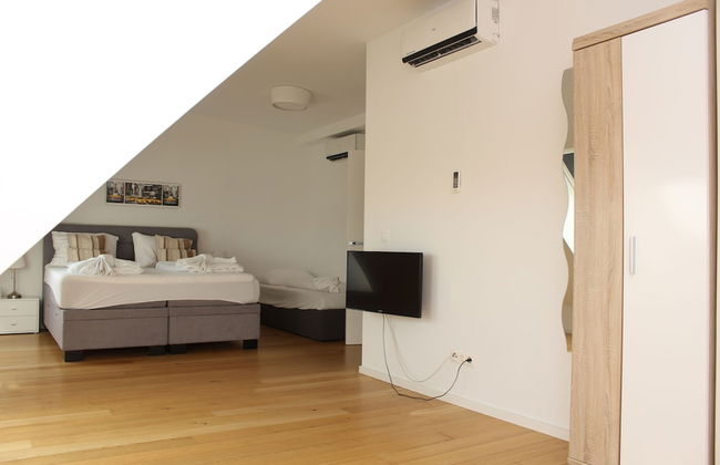 Christiano Apartments - Photo 21