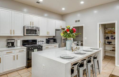 8 Mi to Beach Park Bakersfield Gem with Yard! - Photo 8