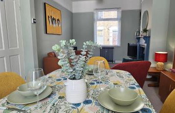 St Pauls Terrace - 2 bed house nr Train Station - Photo 1