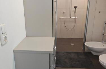 Haus 2 Etagen Garten 1 Badezimmer,1 Gäste Wc 200 Qm 5 Betten Gehoben mit Garten - Foto 44