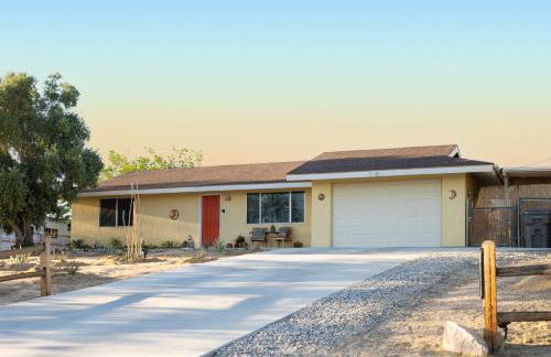 10 minutes to JTNP - Sauna, Hot Tub, Cold Plunge Saltwater Pool, Telescope, Fireplace and Views - Foto 33