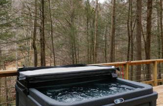 "The Perch" Elevated Woodsy Modern Stay w/ Hot Tub - Foto 10