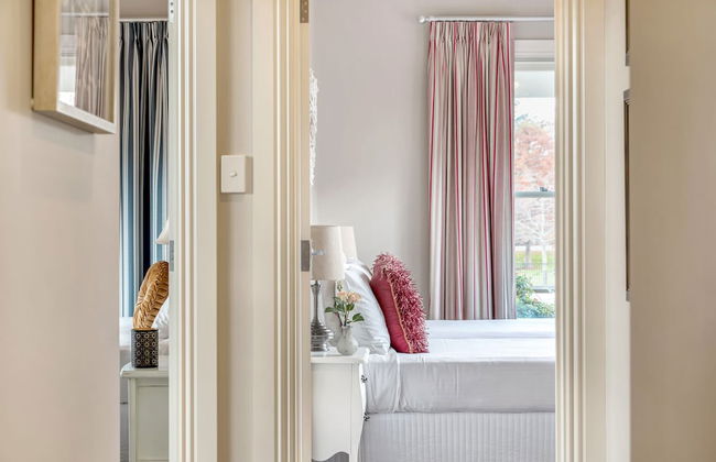 Grandview Accommodation - The Elm Tree Apartments - Photo 24