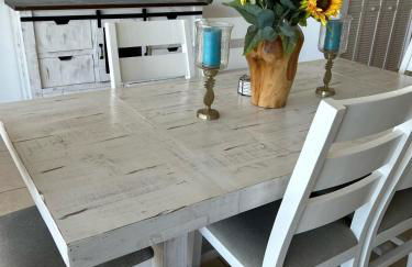 Private Bayfront Beach House with Dock, Steps to Beach and Restaurants - Foto 4