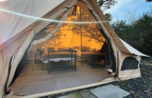 Cozy Winter Hot Tent With Log Burner, Tv & Hot tub - Foto 12