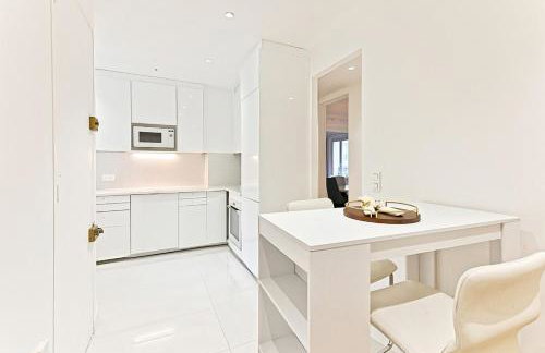 Spacious and Bright Apartment - Foto 15
