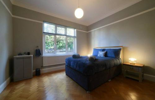 Gorwel is an Art Deco 1930s villa with sea views - Foto 11