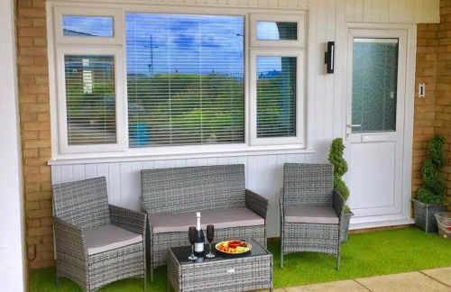 Entire Ground Floor Apartment - West Bay - Photo 9