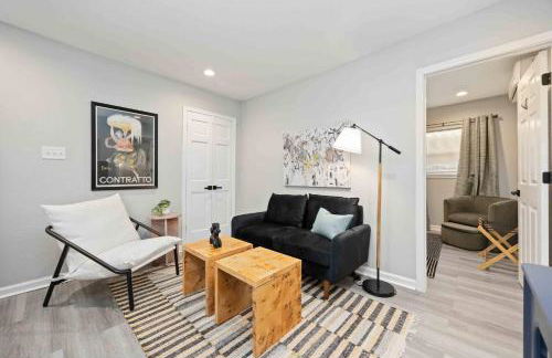 Steps from the Best of the Heights-Modern Comfort! - Foto 11