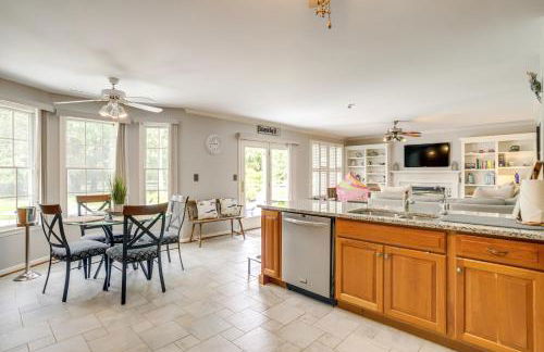 Brand-New Pool! Waterfront Bozman Village Home - Foto 15