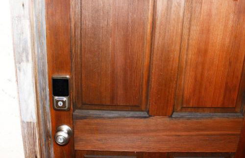 Modern 2 BR 2BA Biz Friendly Duplex with Fast Wi-Fi and Workspaces - Foto 13