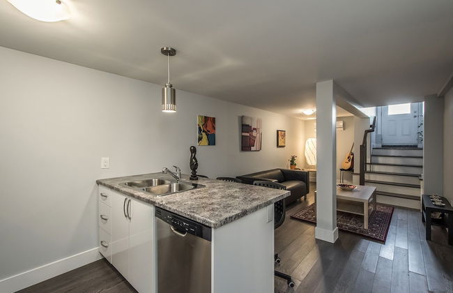 Spacious DAL & Downtown Apartments - Photo 33