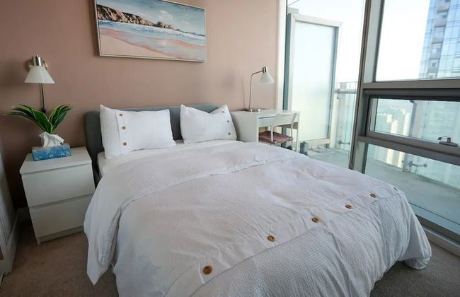 Lanterra Downtown Cn Tower - Photo 9