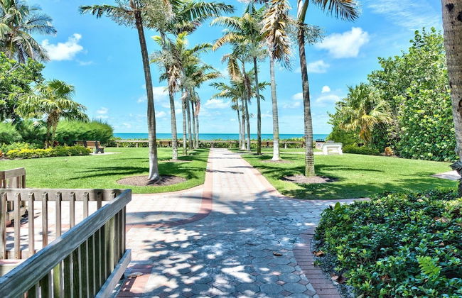 Le Monaco - Romantic 1 BR Condo Steps from 5th Ave S. Chic Coastal Retreat with King Bed and Beach Access. Perfect Location for Couples Near Dining, Shopping, and Naples Beach - Foto 13