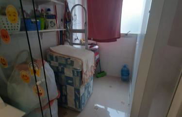 Encantador a 2 quadras da Enseada, com varanda e garagem - Foto 10