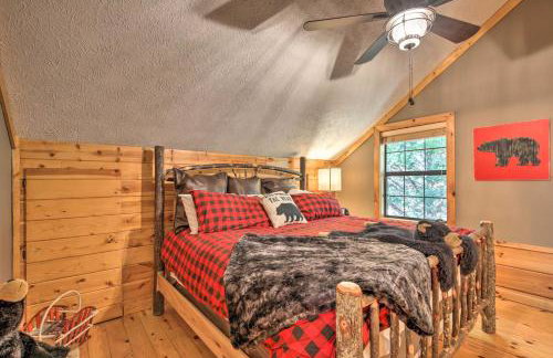 Luxe Fightingtown Creek Cabin 2 King Suites and Spa - Foto 17