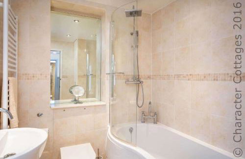 Honeysuckle Cottage Middle Tysoe - Photo 17