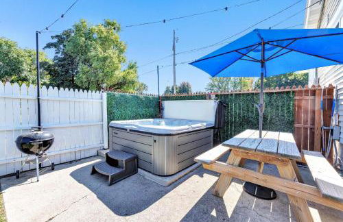 Lazy River Villa - Hottub! Fenced Yard! Fire Pit! - Foto 2