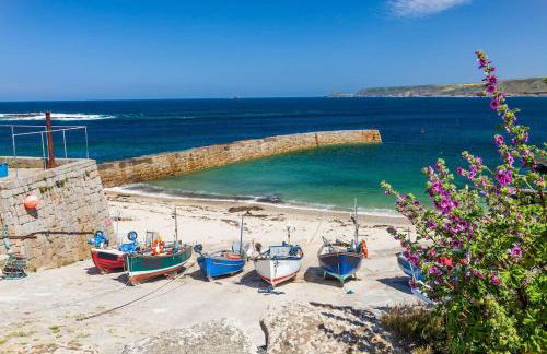 Large 3 bedroom flat in Sennen - Photo 37