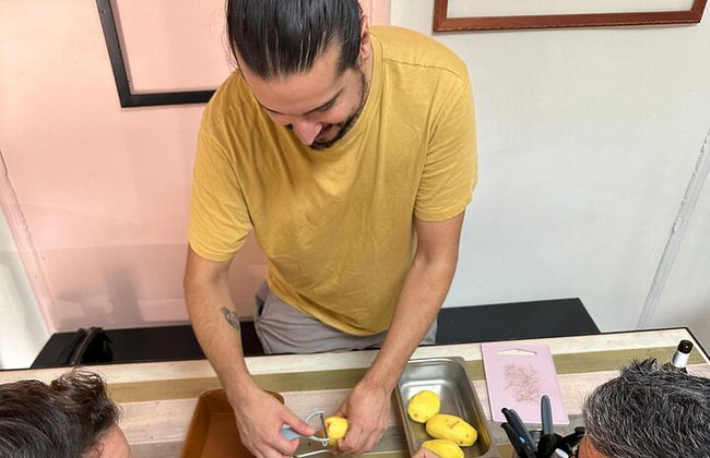 Cours de cuisine de tapas espagnoles avec musique live à la guitare - Photo 9