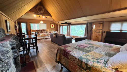 Rose Den - Romantic Mountain Cabin with Views! - Foto 3