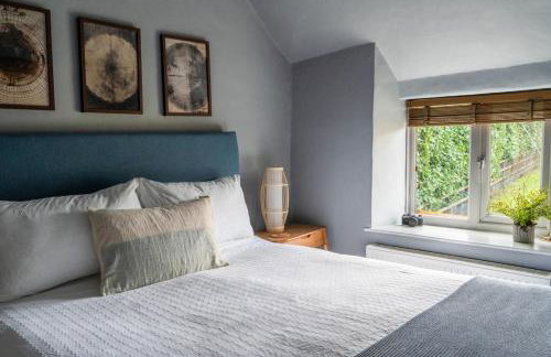 Charlotte's Cottage, a Charming Cotswolds Getaway - Photo 2