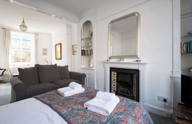 At Home in Chelsea - Photo 20