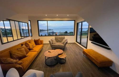 Maison contemporaine avec vue mer, piscine intérieure, classée 5 étoiles - Photo 1